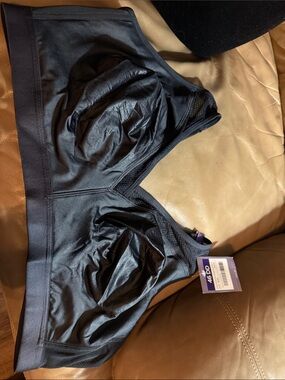 Catherines Black Wireless Full-Coverage Sports Bra